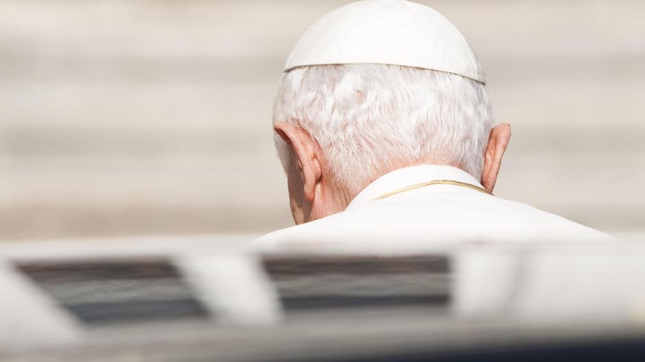 Twitter: Papst-Rücktritt löst Social-Media-Sturm aus