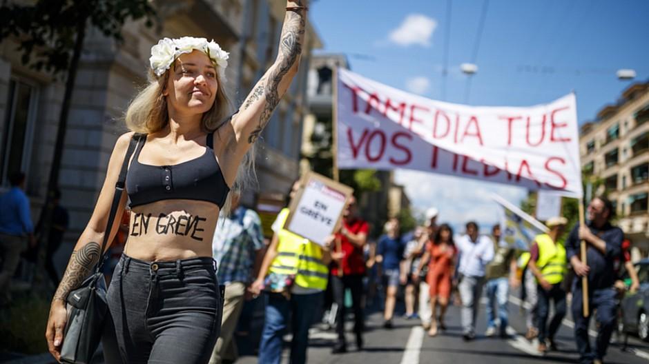 Streik bei Tamedia Romandie: 200 Personen demonstrieren in Lausanne