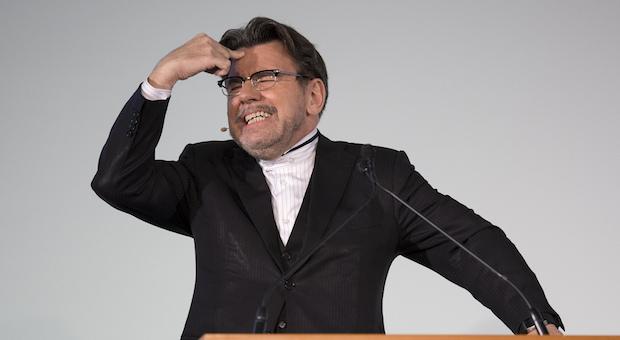 NZZ am Sonntag: Stephan Klapproth erfindet die Pressefreiheit neu