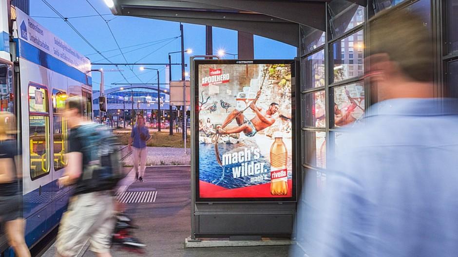 VBZ-Haltestellen: 257 analoge Werbeflächen werden digital