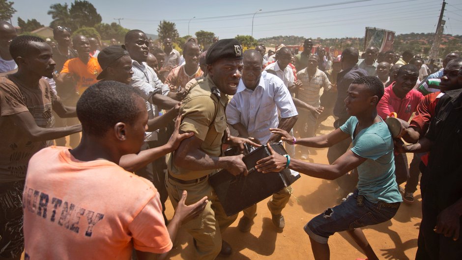 Uganda: Regierung schränkt Pressefreiheit ein