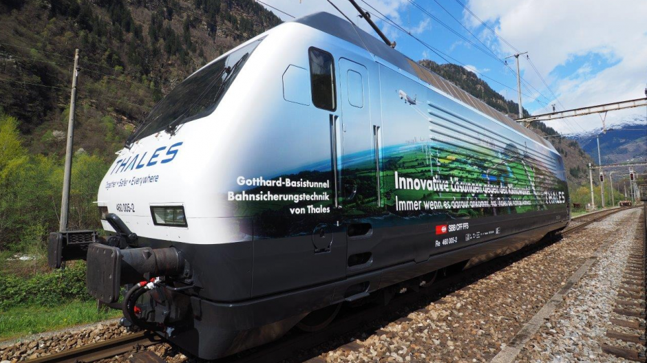 SBB: Thales Group ein Jahr lang mit Werbelok unterwegs
