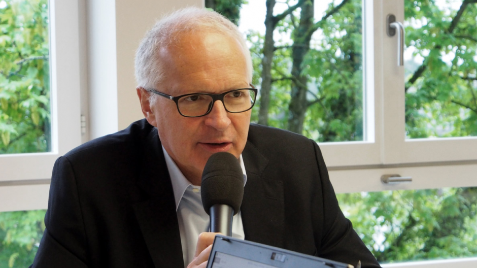 SRF: Zu hohe Gebühren, zu viel Werbung und Ruedi Matters Lohn