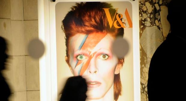 Popkultur: Ansturm auf Londoner Bowie-Ausstellung