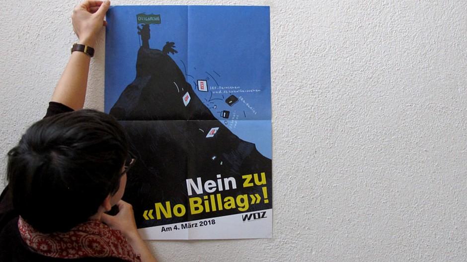 Wochenzeitung: Abonnenten erhalten Nein-No-Billag-Plakat