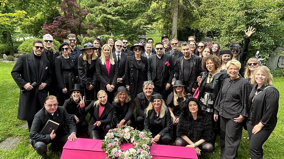 Gesichter & Geschichten: Am Ende «beerdigt» Beat Schlatter die Sendung