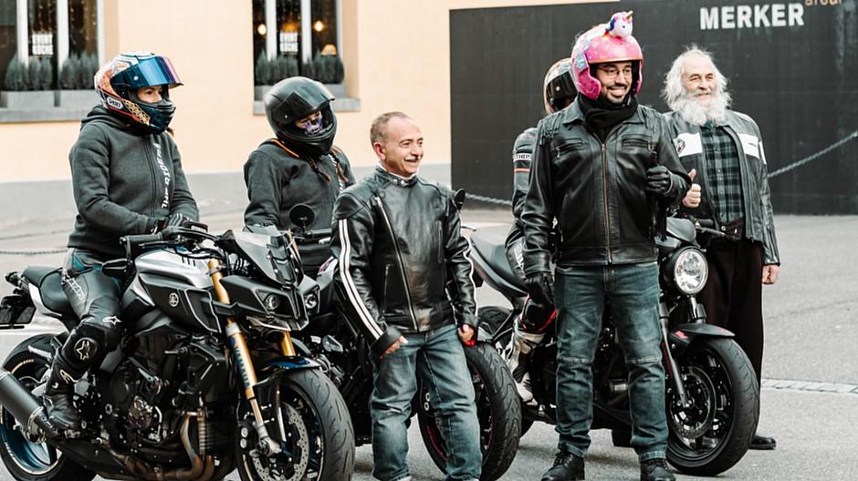 Smile: Auf Spritztour mit Töfffahrerinnen
