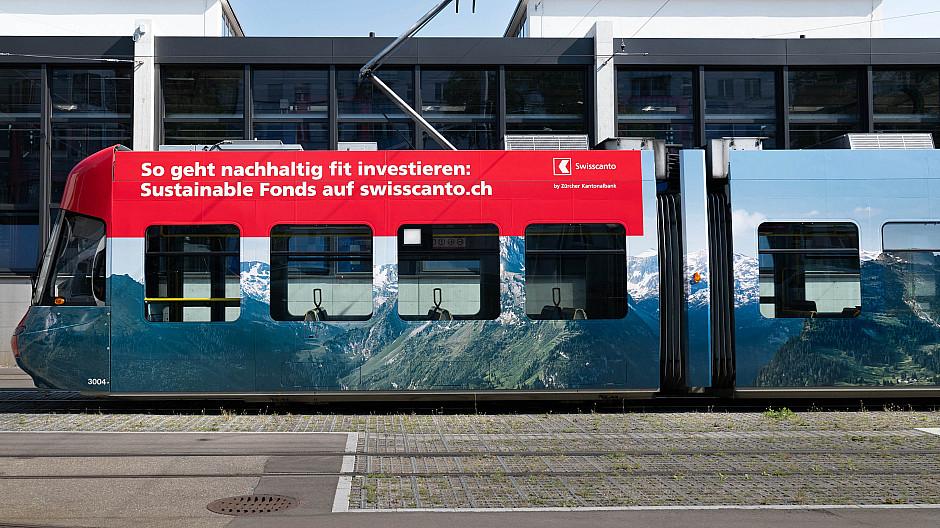 ZKB Swisscanto: Bergkulisse rollt auf Zürcher Tramschienen