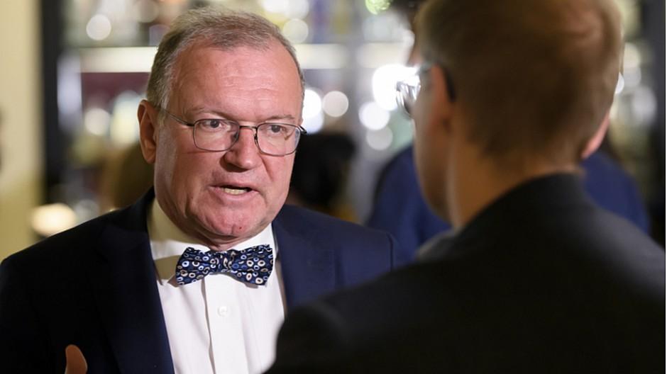 Claude Longchamp: Der Politologe fängt einen Facebook-Virus ein