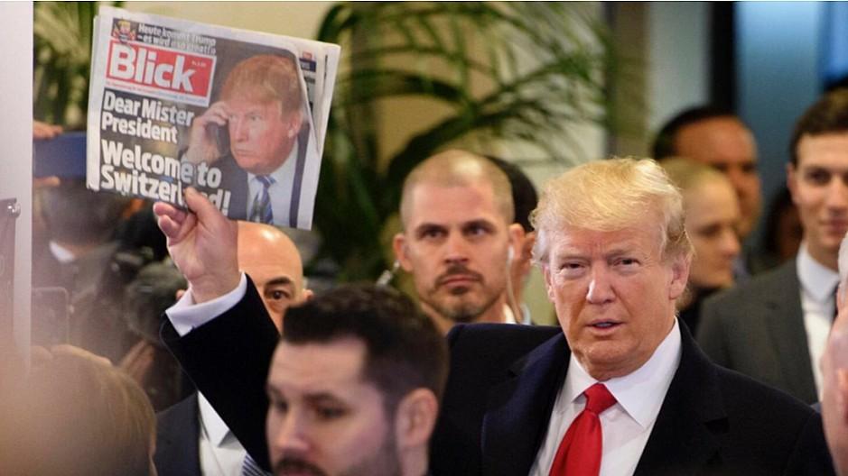 WEF 2018: Donald Trump signiert den «Blick»