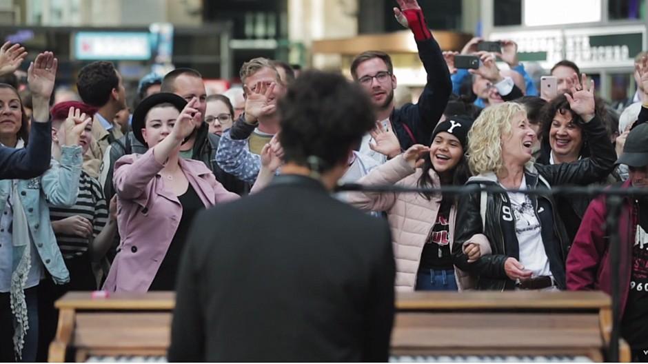 Monami: Ein Konzert mitten in der Bahnhofshalle