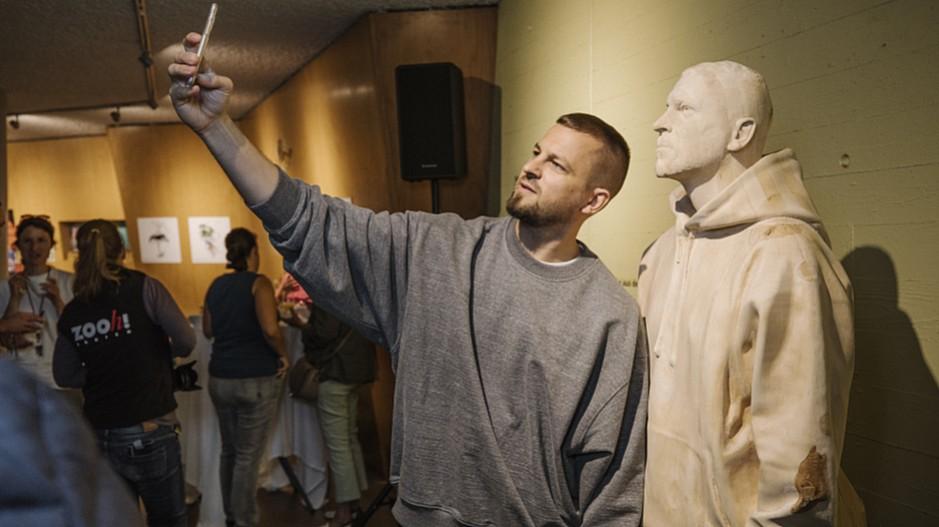 Rod Kommunikation: Ein Selfie mit Stress im Affenhaus
