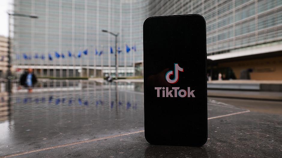 TikTok: EU sieht Suchtgefahr – Strafe droht