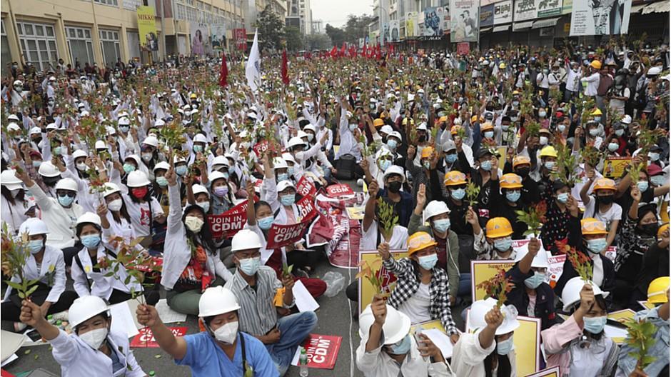Myanmar: Facebook entfernt Seite von Militär