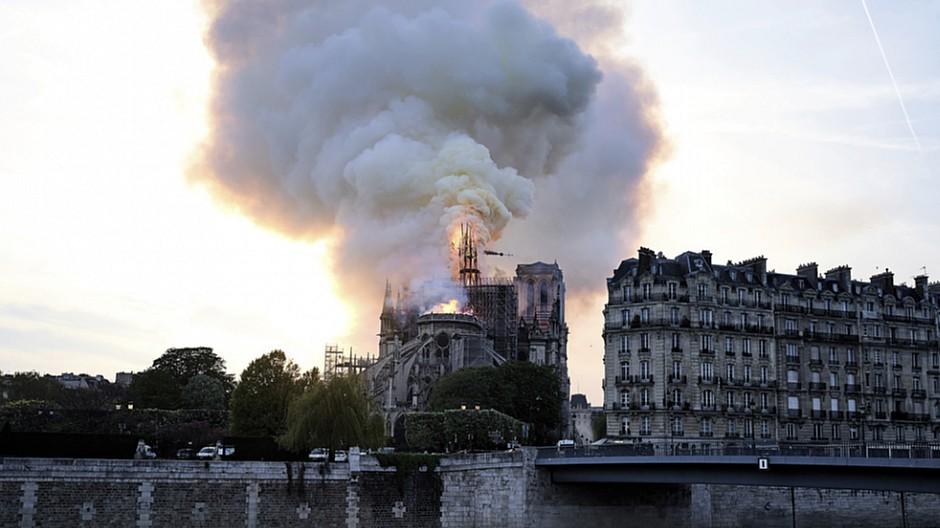 Notre-Dame in Flammen: Frankreich ist entsetzt über den Brand