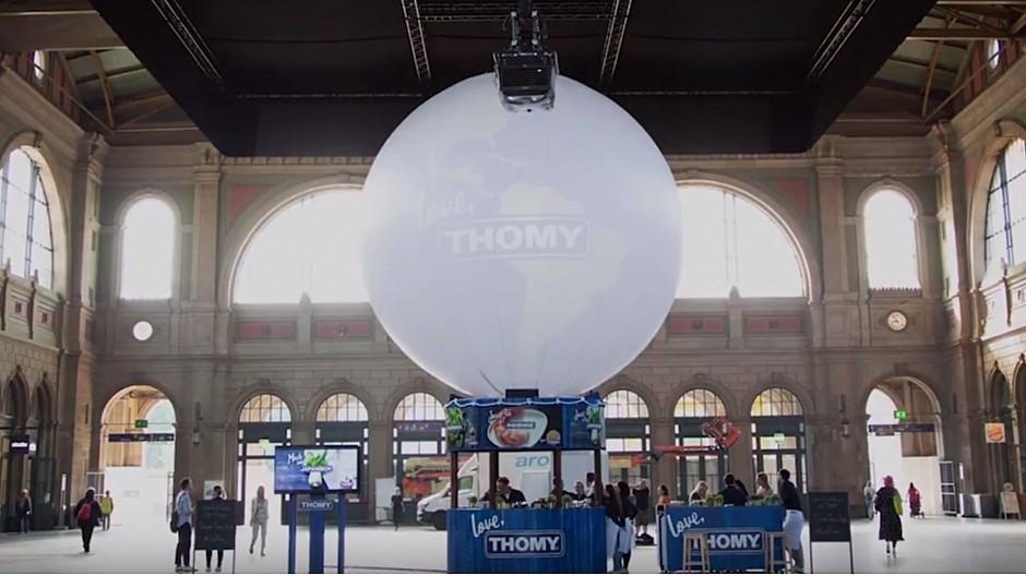 Promotion-Tools: Gigantische Weltkugel im Zürcher Hauptbahnhof