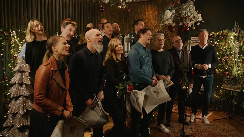 Merry Goldmas: Goldbach-Chefs singen aus vollen Kehlen
