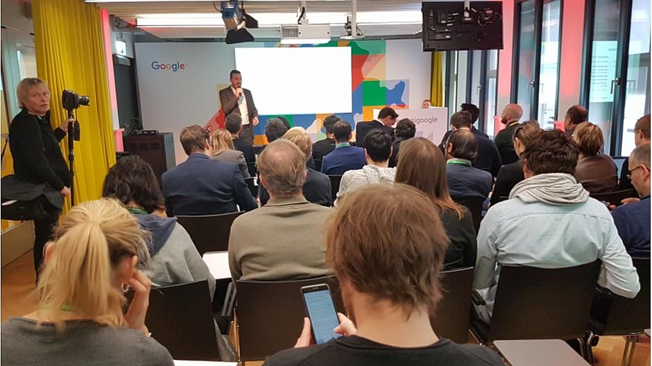Google: 50 Journalisten bei der Büro-Besichtigung - Digital