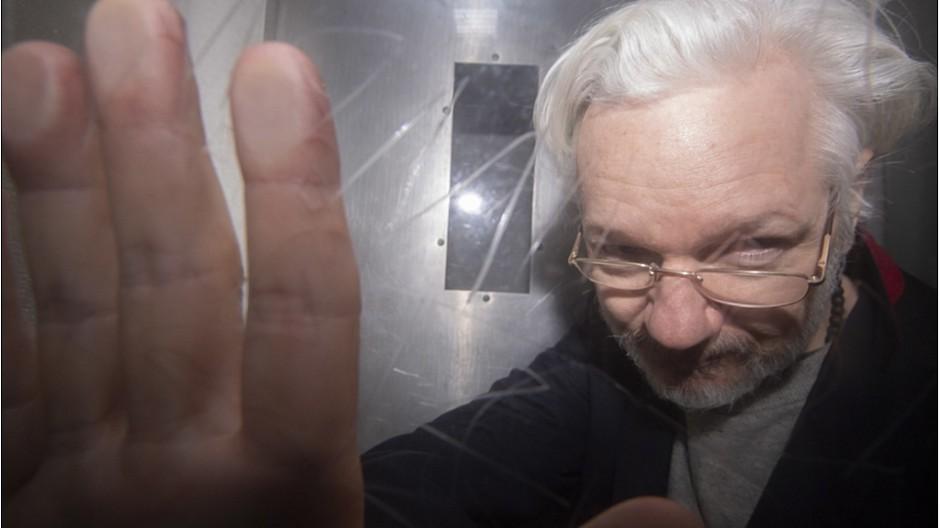 Julian Assange: Ikone der Pressefreiheit oder Spion?