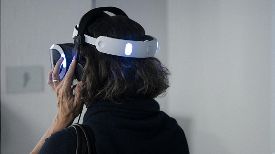 Immersive Perspectives: Playstation VR und Hololens getestet