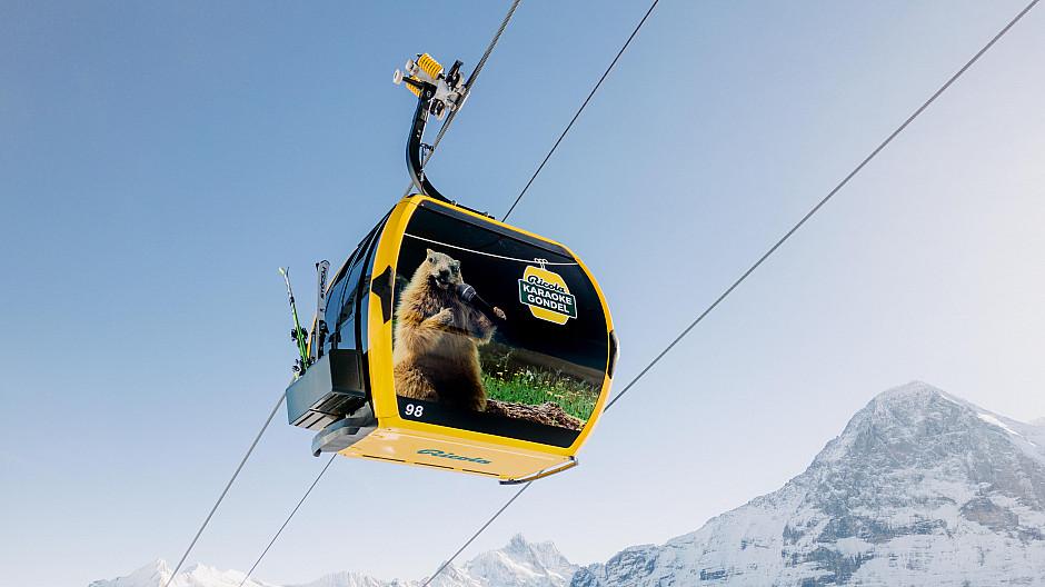Ricola: In der Gondel singend zum Skiplausch