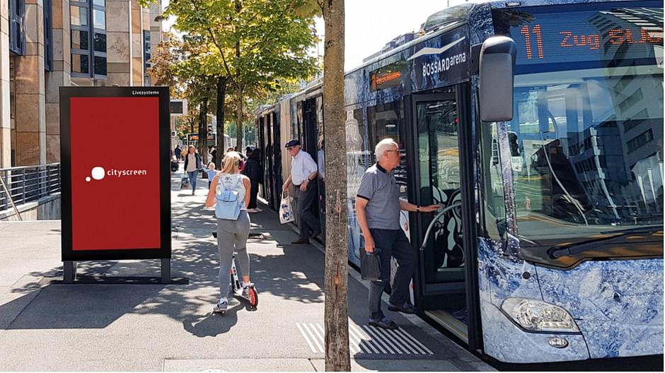 Livesystems: In Zug acht Cityscreens montiert