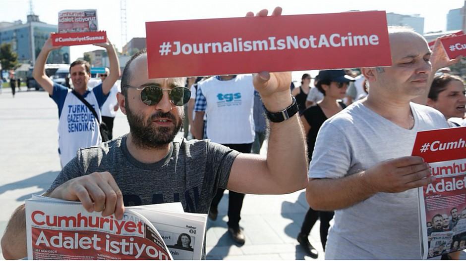 «Cumhuriyet»-Prozess: Journalisten weisen Vorwürfe zurück