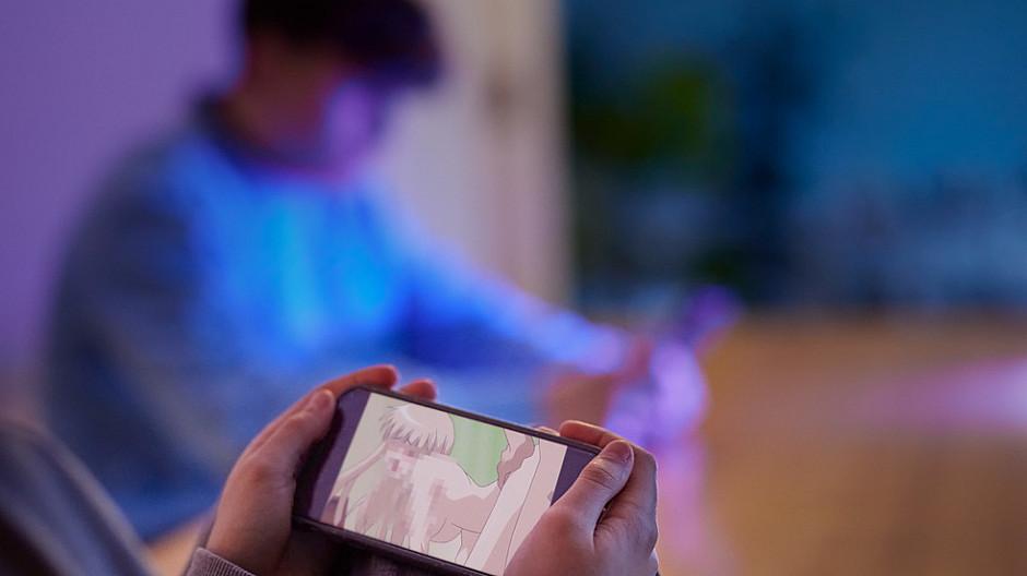 Medienkonsum: Jugendliche geraten online früher mit Gesetz in Konflikt