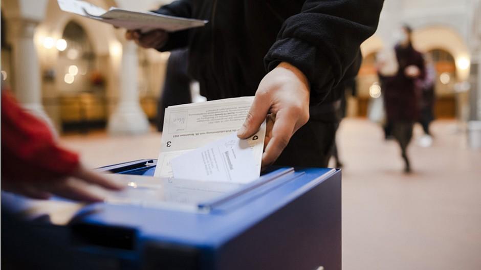 Abstimmungsumfragen: Klares Ja für Tabakwerbeverbot