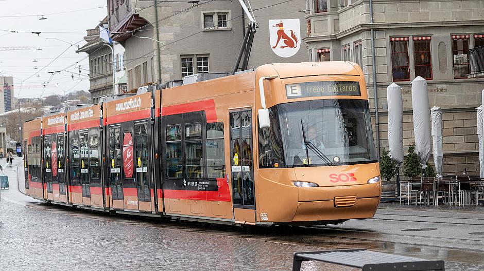 FE Agentur: Kupferfarbenes SOB-Tram in Zürich unterwegs
