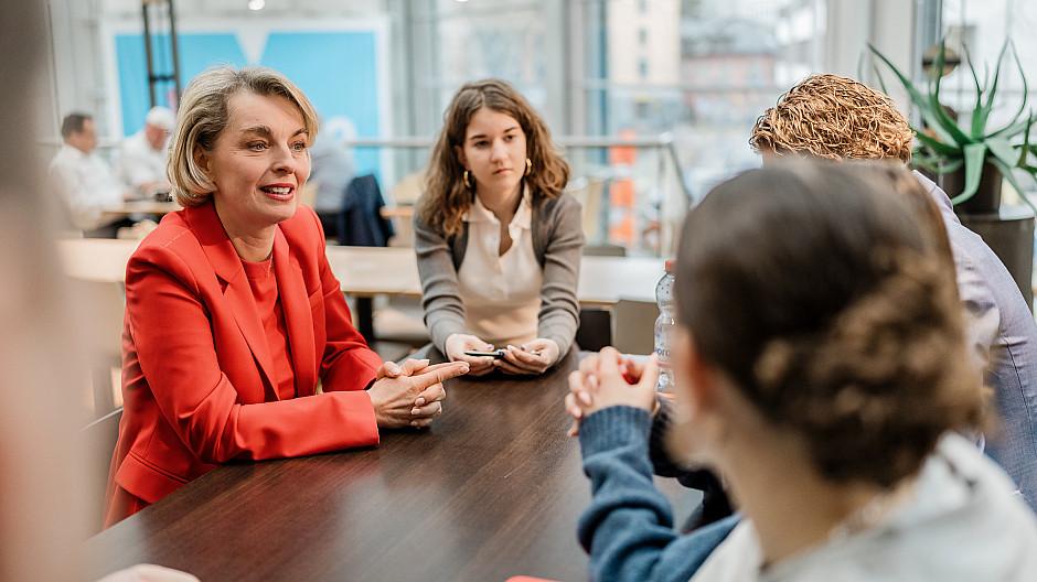 Hej: Lernende interviewen das Präsidium