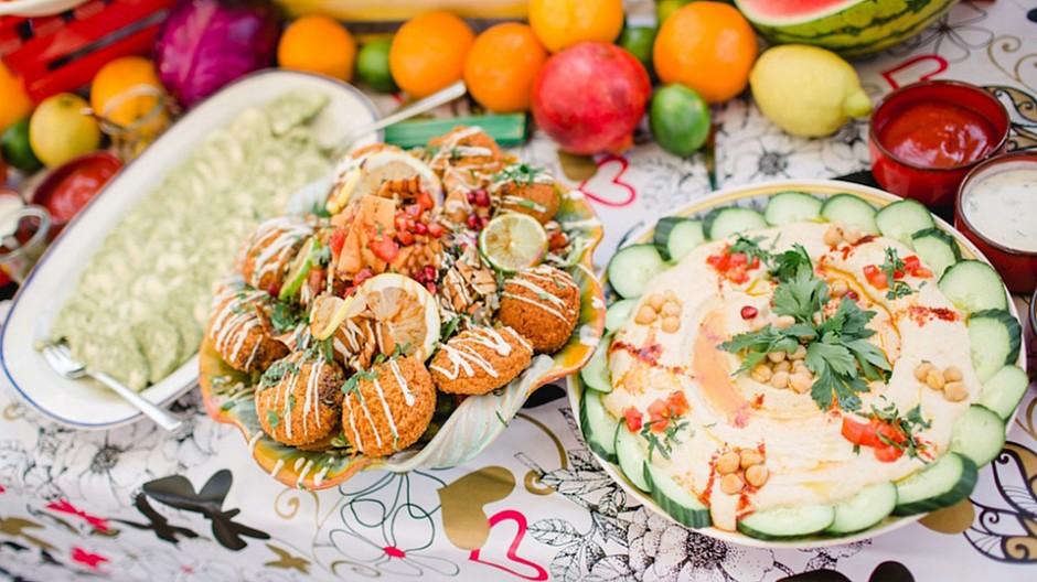 Sommerfest: Libanesische Speisen und sommerliche Drinks