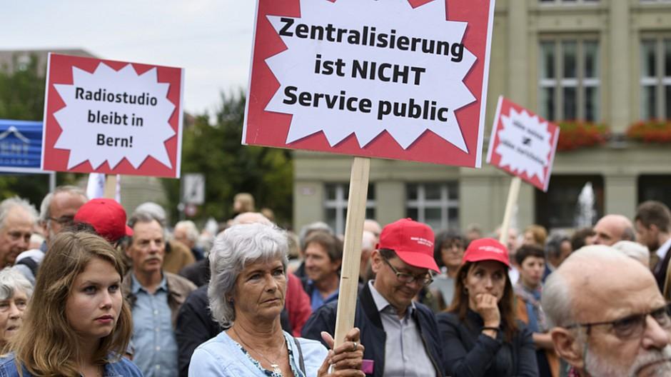 Umzug Radiostudio Bern: Medienschaffende und Politiker sehen Rot
