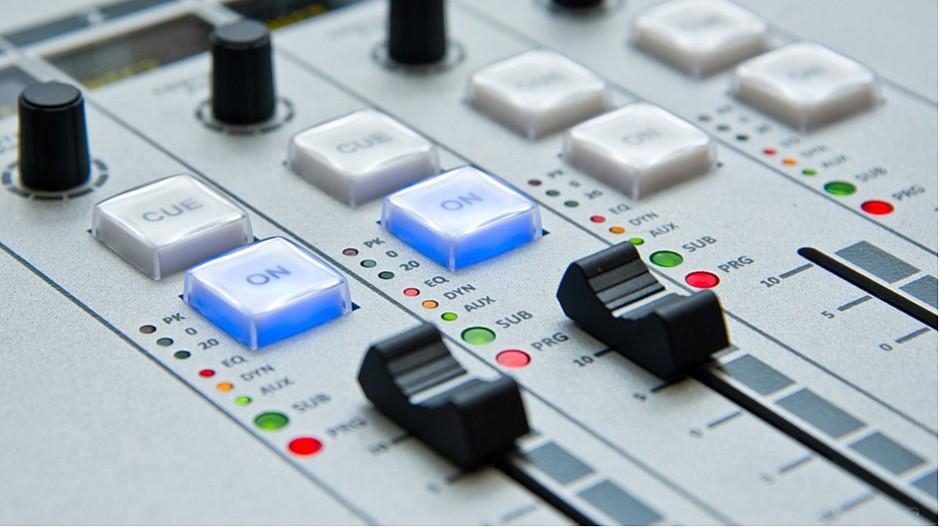 Uvek: Mehr Geld für Lokalradios und Regional-TV