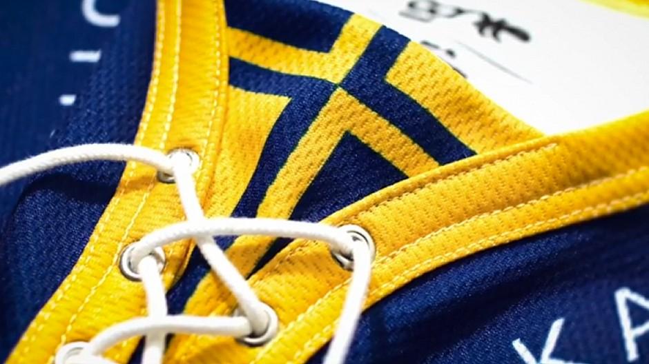 FCB Zürich: Meisterschafts-Trikot in Klubfarben gestaltet