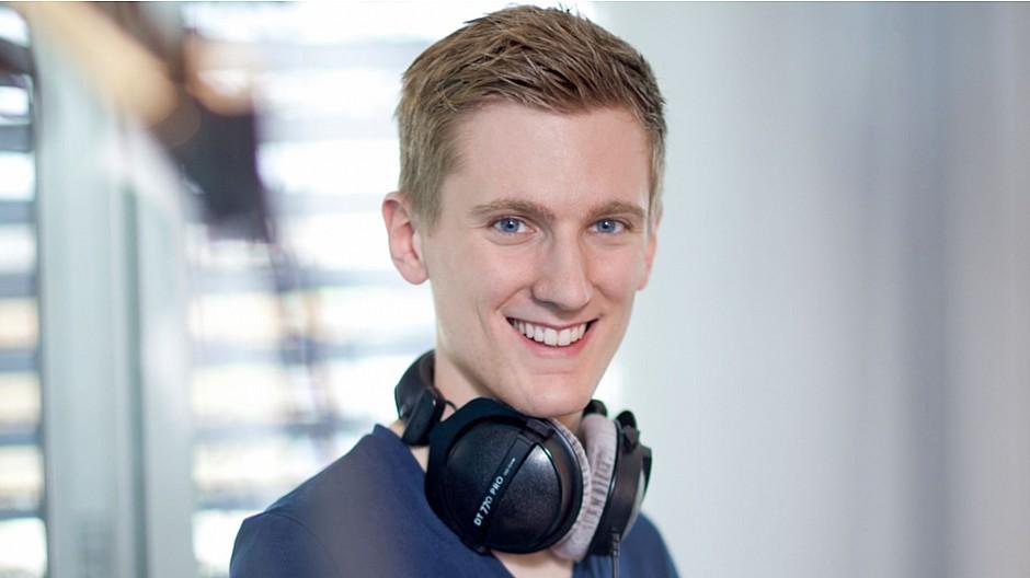 NZZ Mediengruppe: Moderator Felix Unholz verlässt Radio FM1