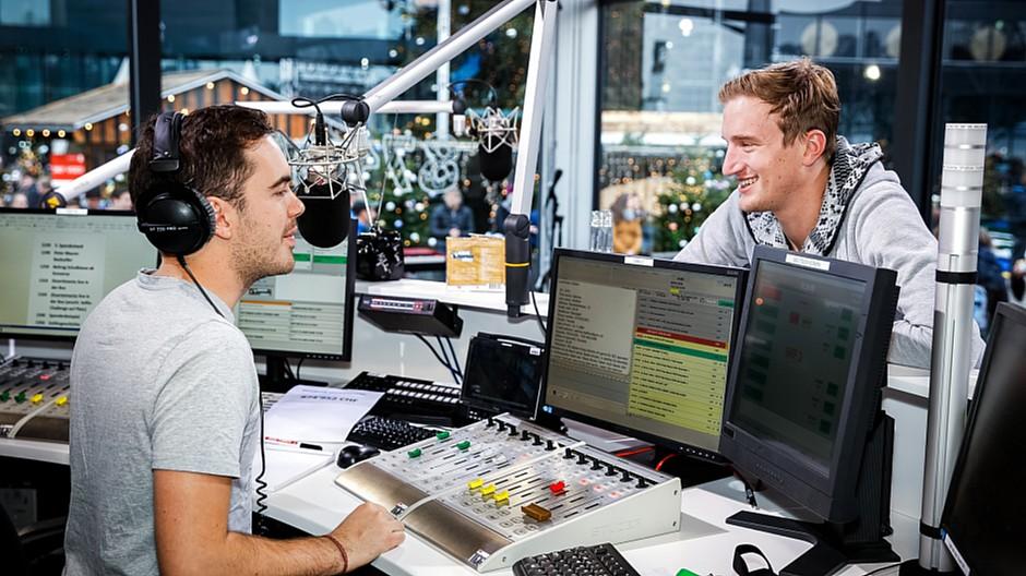 SRF: Moderatoren werden zu Vertriebsgehilfen