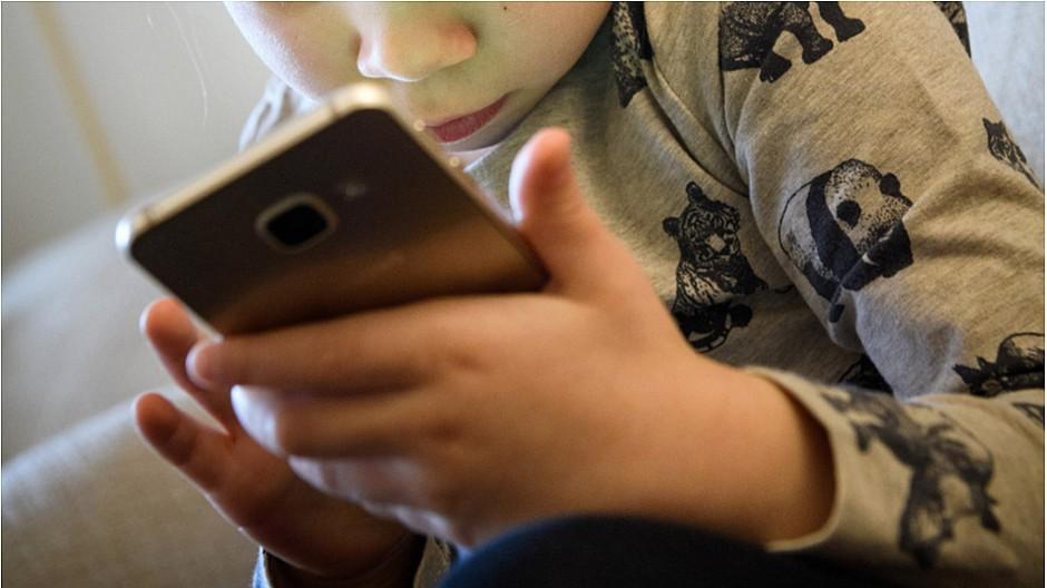 Studie: Neun von zehn Kinder im Alter von 10 bis 14 Jahren sind online