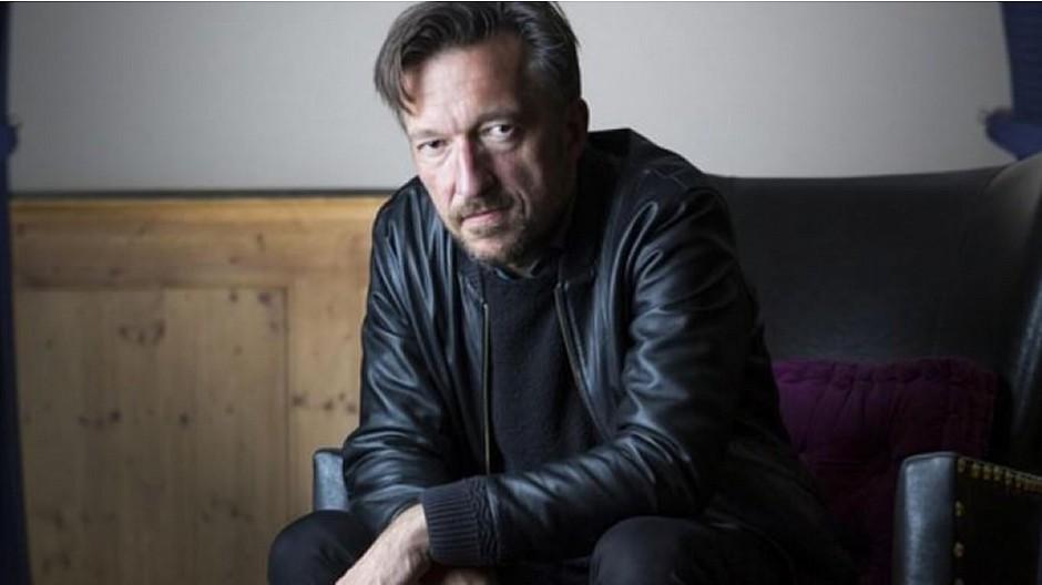 Lukas Bärfuss: Ein Interview, zwei unterschiedliche Titel