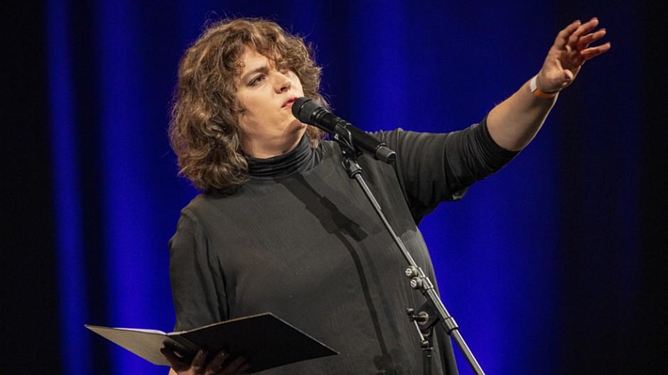 NZZ am Sonntag: Patti Basler wird Kolumnistin
