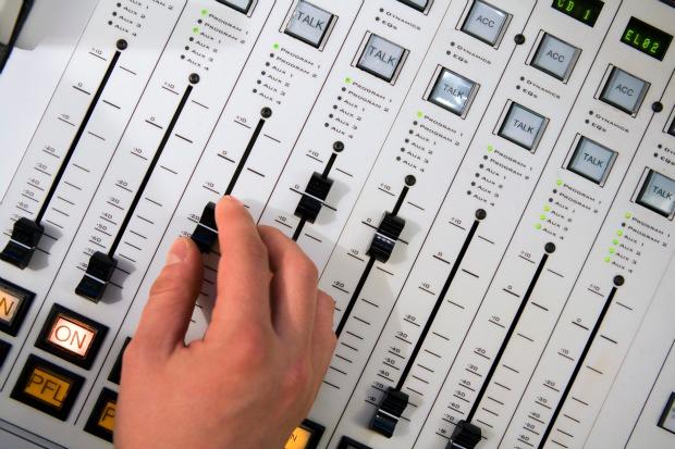 SRF: Neue medienkritische Radio-Sendung startet am Samstag 