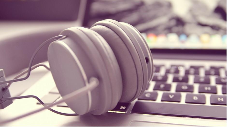 Webmedienmonitor 2019: Radio und TV verlagern sich ins Internet