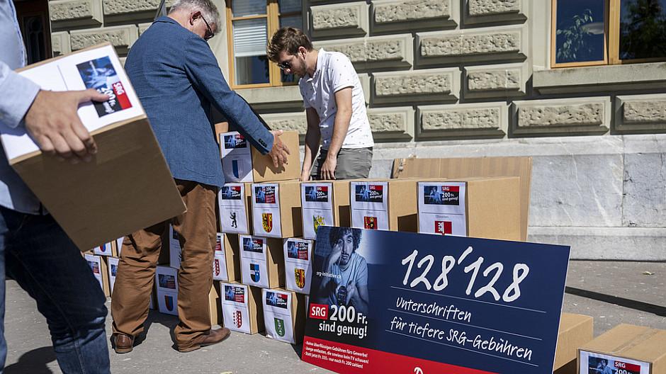 Medienpolitik: Reaktionen auf die Halbierungsinitiative