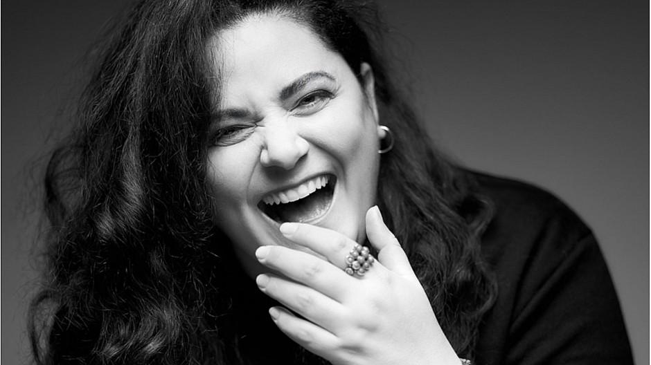 Bissfest: Rebekka Lindauer führt durch den Satireabend