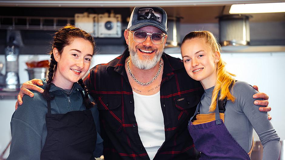 X-Mas Xperience: René Schudel kocht im Löschfahrzeug