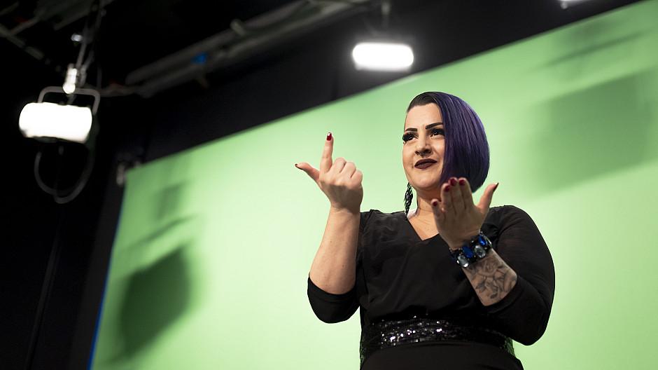 ESC: Sie bringen Gehörlose zum Mitfiebern