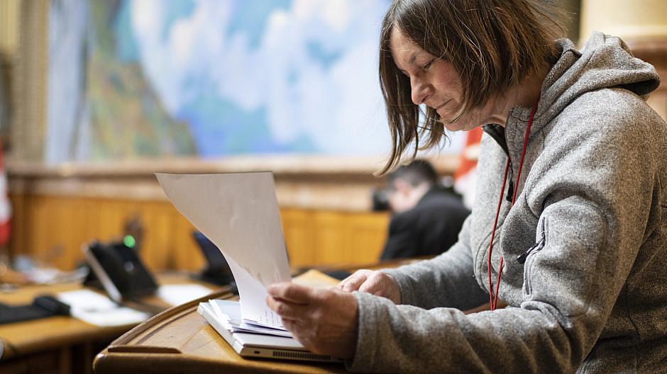 Hinter den Kulissen: Sie webt ohne Aufhebens am Nachrichtenteppich