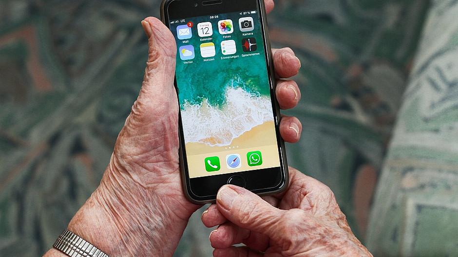Digital Seniors: Smartphone überholt TV als Nachrichtenquelle