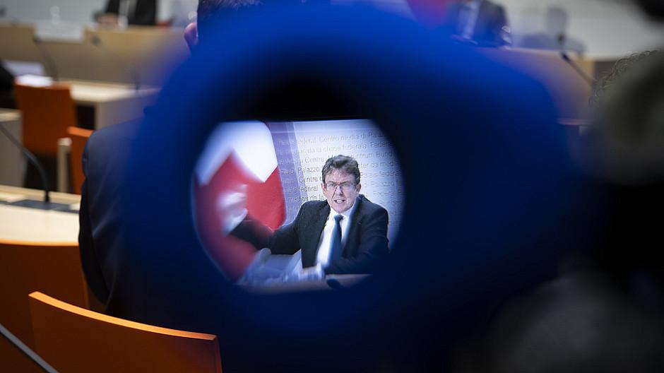 Medienabgabe: Rösti will auch den Gebührenplafond senken
