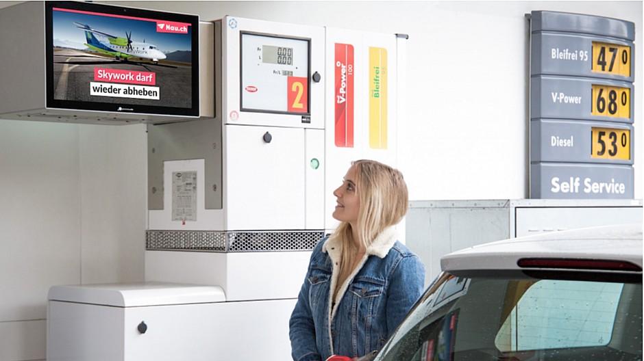 Zapfsäulen-TV: Tanken und gleichzeitig Werbevideos schauen